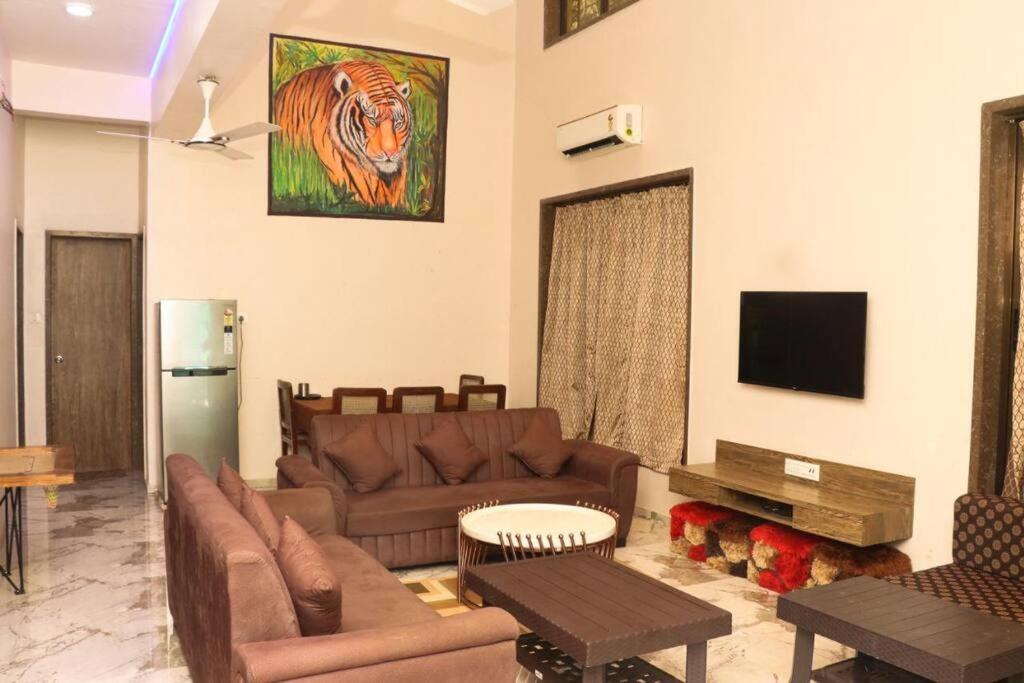 Villa Gk Beach House 5Bhk Pvt Pool à Bombay Extérieur photo